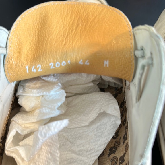 Gucci Cream Boat Shoes - Picture 6 of 7